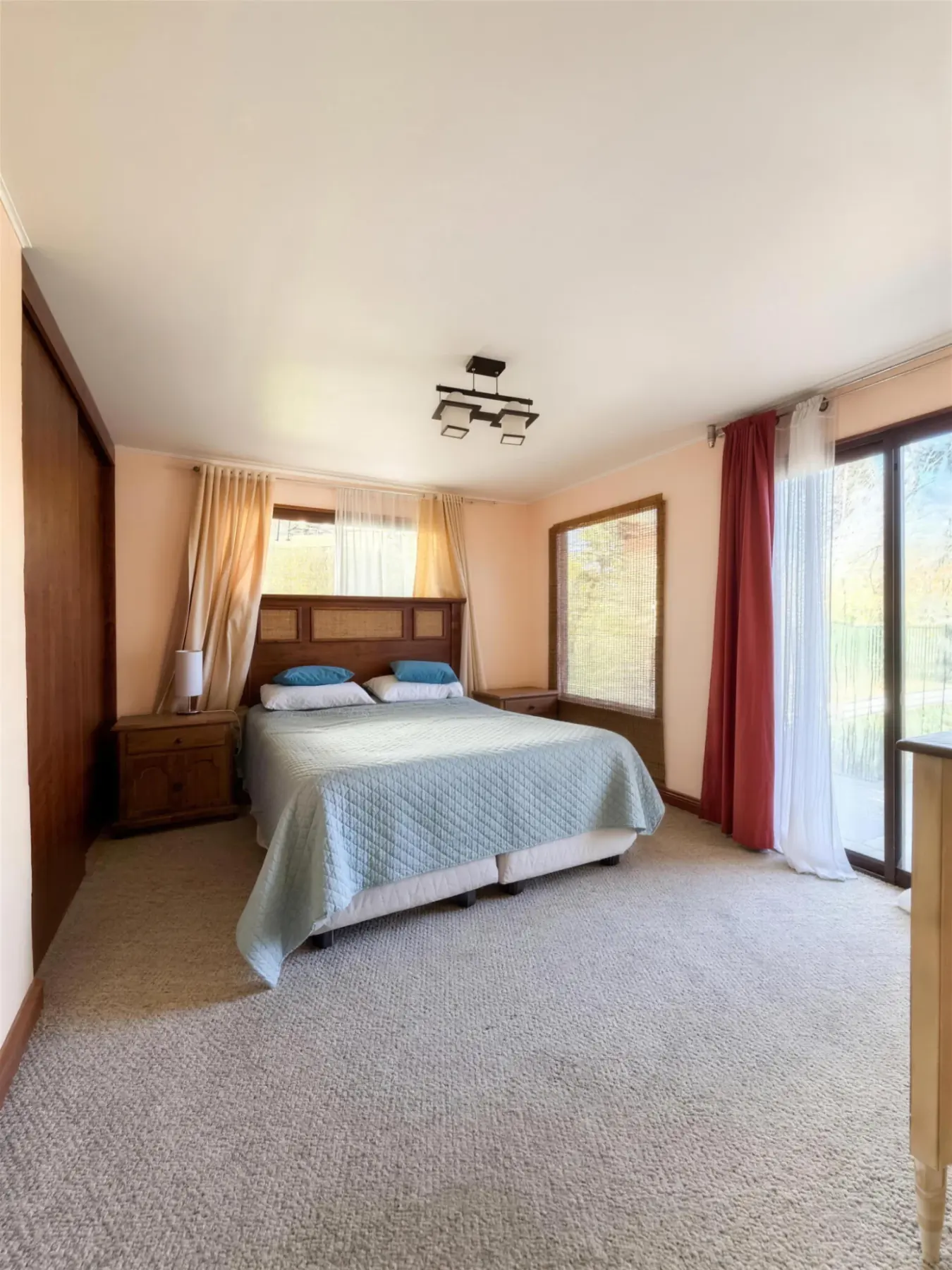 Dormitorio principal con salida al deck