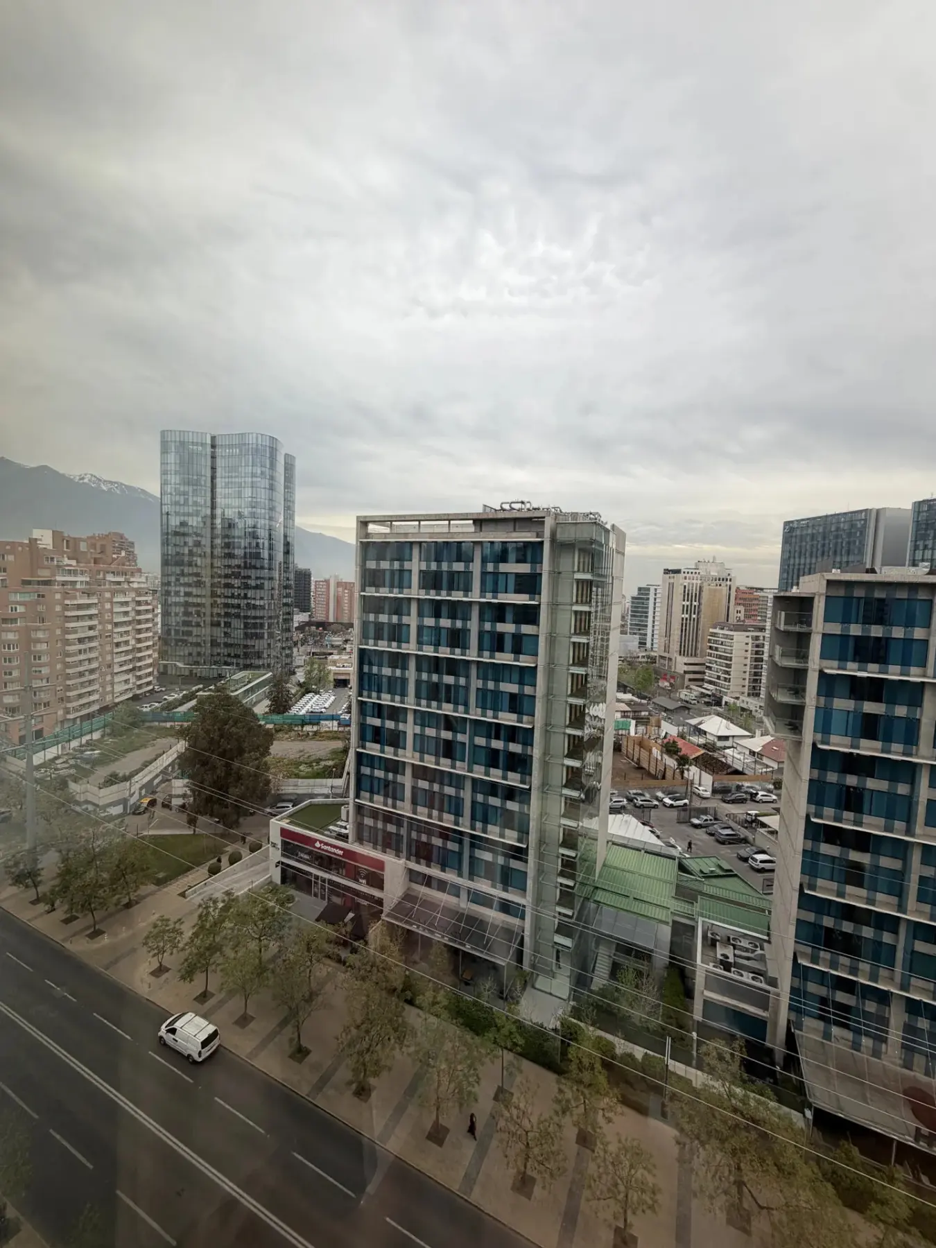 Vista hacia la cordillera y Nueva Las Condes desde el piso 12