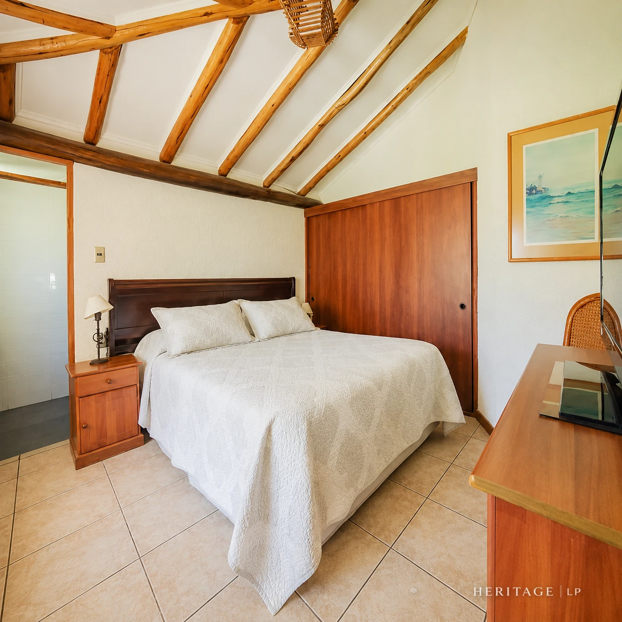 Dormitorio con vista al lago