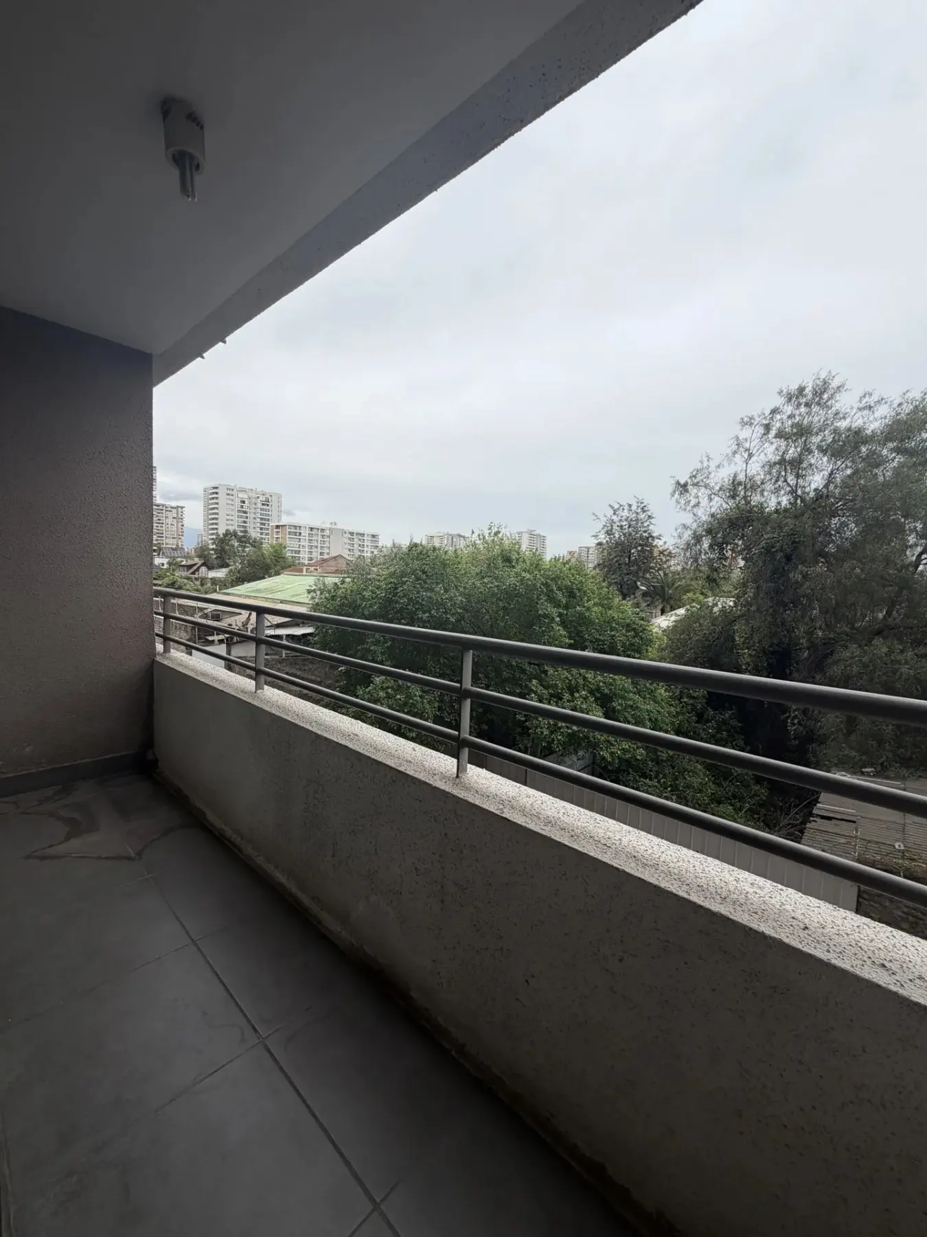 Terraza del estudio con vista a áreas verdes, piso 3 en San Miguel