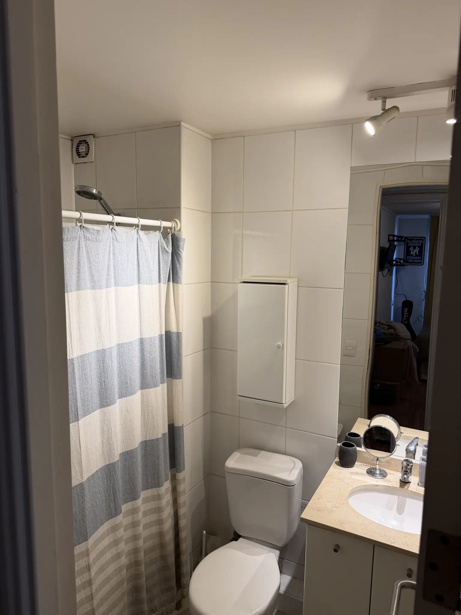 Baño con ducha del departamento en Antonio Varas, Providencia